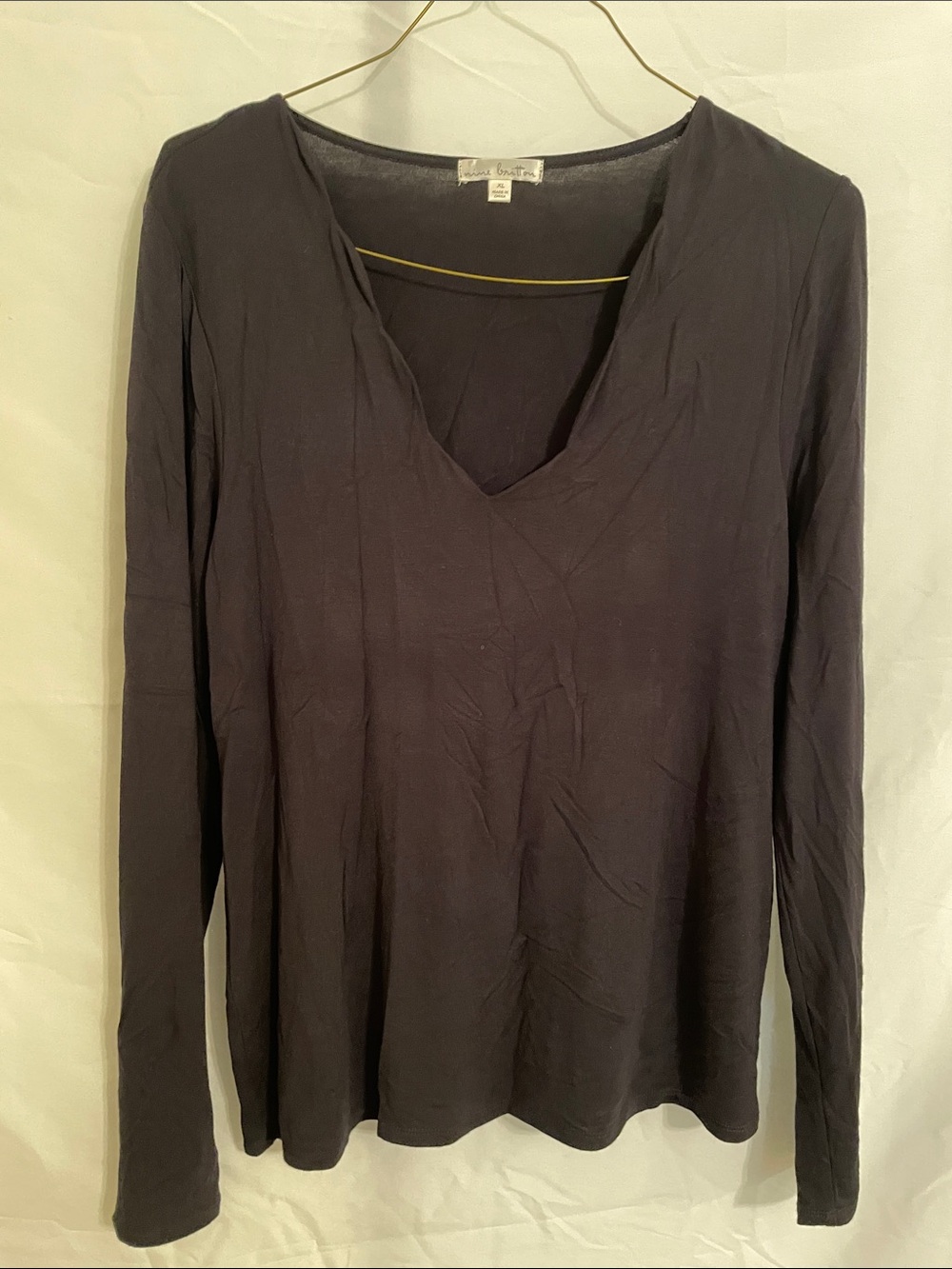 nine britton Long-Sleeve V-Neck Top in Charcoal
